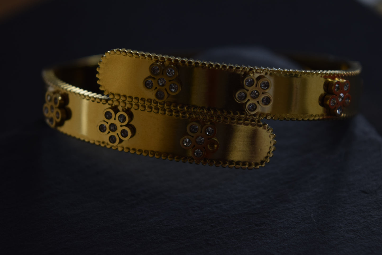 Queenly Golden Bangle
