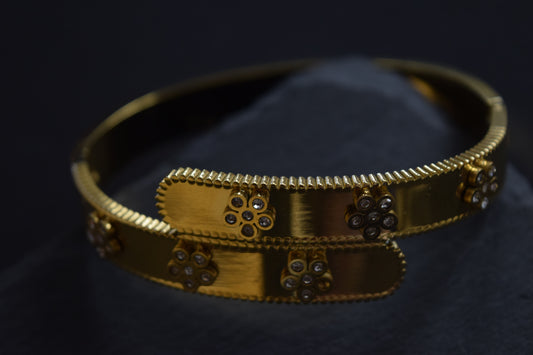 Queenly Golden Bangle